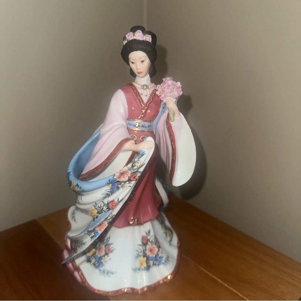 Danbury Mint "The Plum Blossom Princess" by Lena Liu Porcelain Figurine